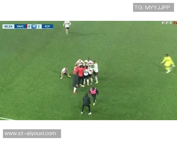 马纳法中路突射冷箭,世界波直挂死角——足球场上的奇迹瞬间 马纳法中路突射冷箭,世界波直挂死角——足球场上的奇迹瞬间